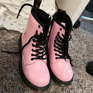YOUTH 1460 PATENT LEATHER LACE UP BOOTS